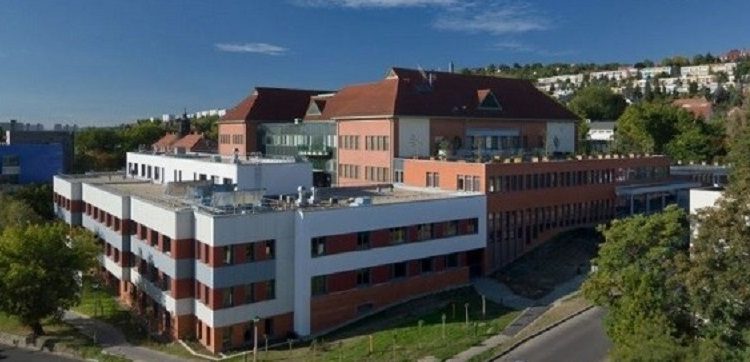 Figyelmeztet a szekszárdi kórház; figyeljenek a látogatók parkoláskor