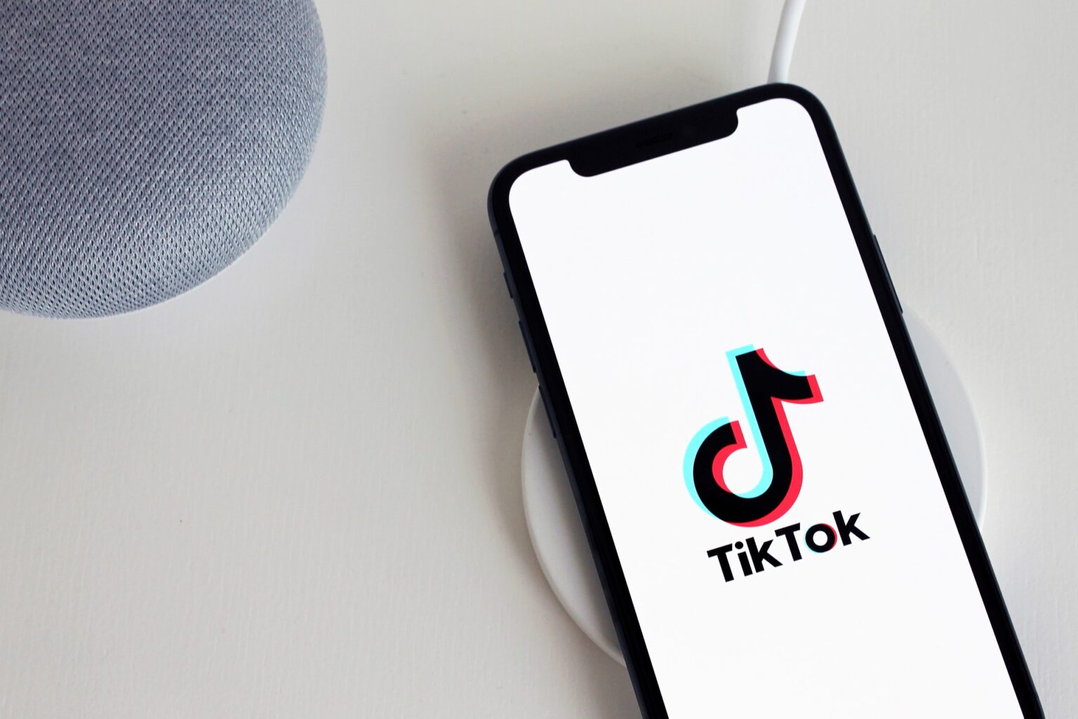 Ausztráliában is betiltották a tiktokozást a kormányzati eszközökön