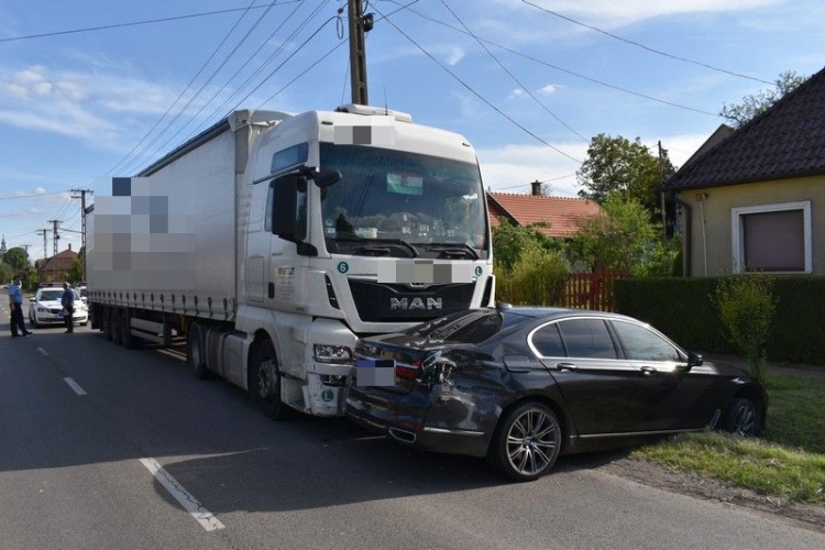 Két teherautót is összetört a szerb sofőr Nagydorogon