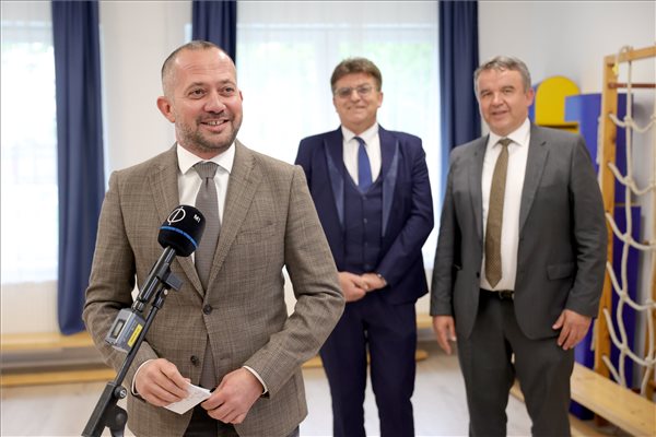 tolnamegyeihirek.hu - Óvodát újítottak fel Őcsényben