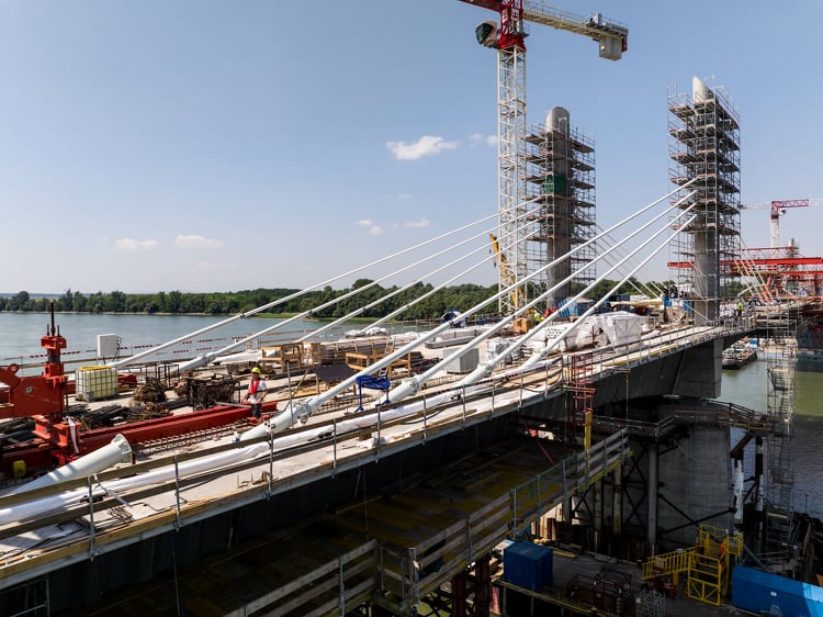 tolnamegyeihirek.hu - Egyre látványosabbak a Kalocsa-Paks Duna-híd legyezői