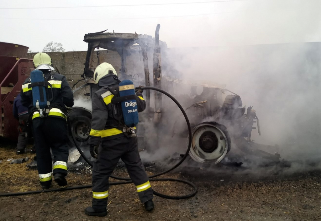 tolnamegyeihirek.hu - Teljesen kiégett egy traktor Aparhanton