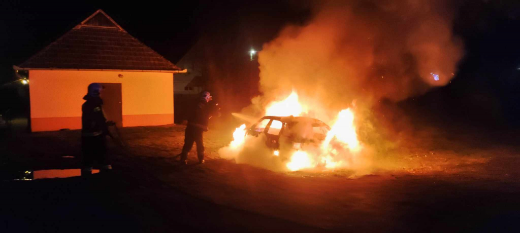 Kigyulladt egy gépkocsi Szedresen