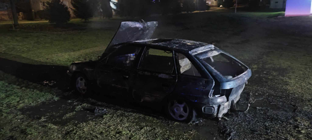 tolnamegyeihirek.hu - Kigyulladt egy gépkocsi Szedresen