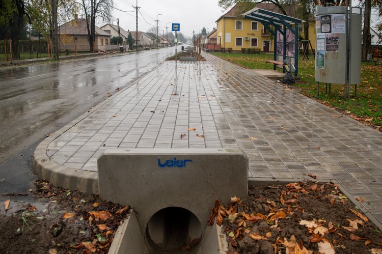 Megújult Újdombóváron a Fő utca