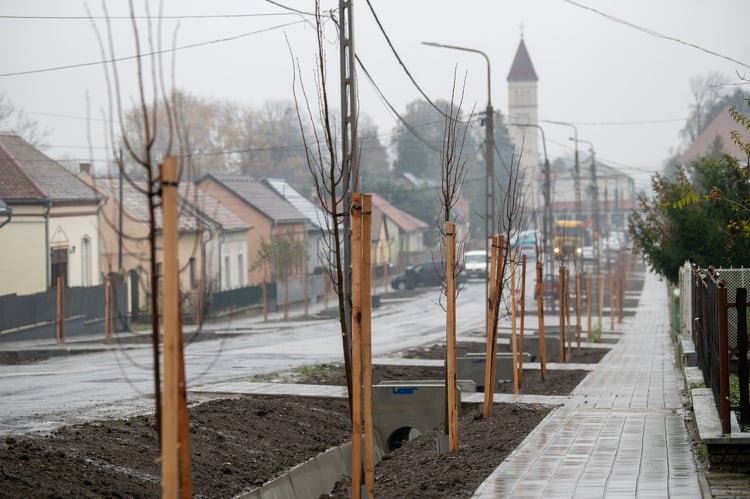 tolnamegyeihirek.hu - Megújult Újdombóváron a Fő utca