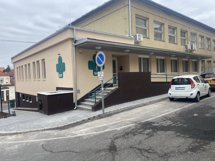 tolnamegyeihirek.hu - Hivatalosan is átadták az új orvosi rendelőket Szekszárdon
