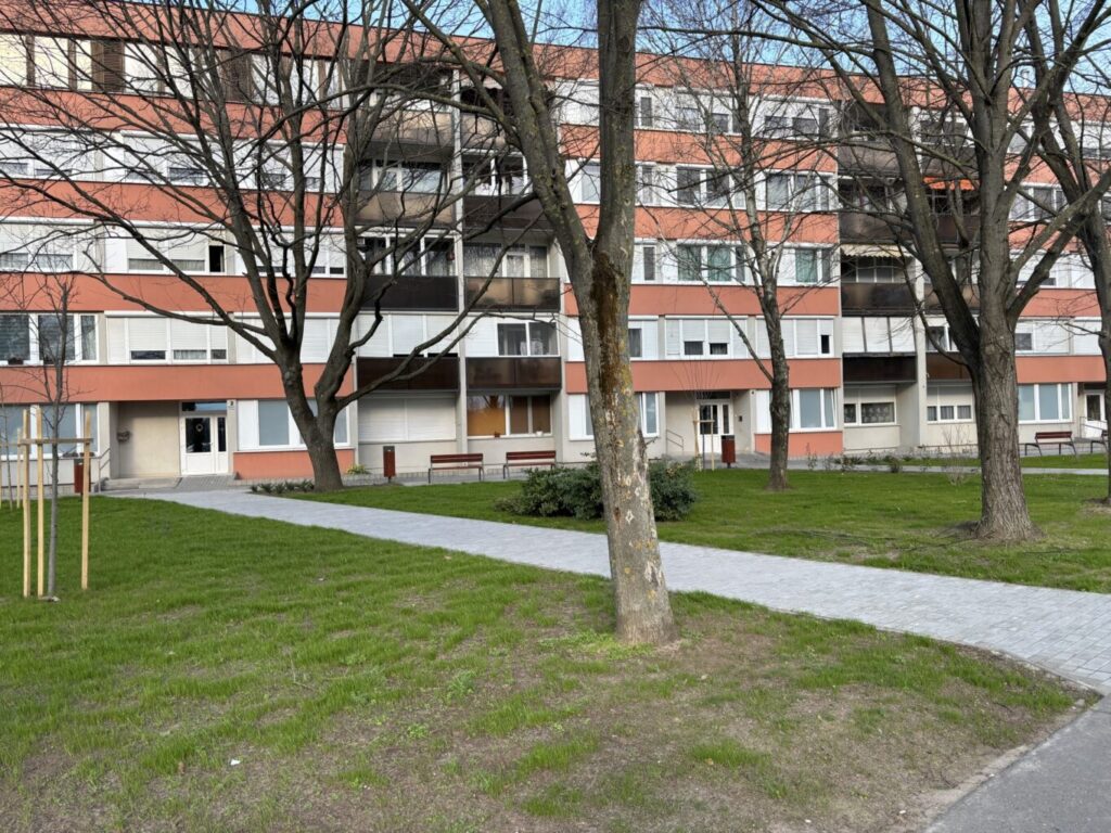 tolnamegyeihirek.hu - Újabb járdaszakasz újult meg a paksi Építők útján
