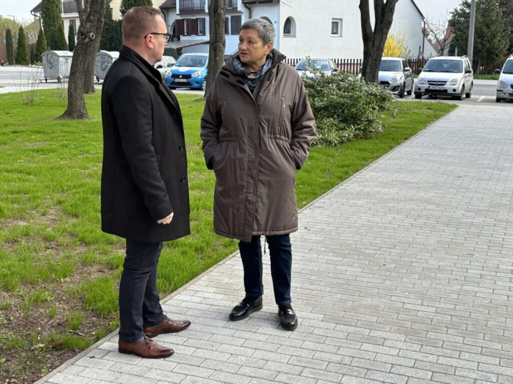tolnamegyeihirek.hu - Újabb járdaszakasz újult meg a paksi Építők útján
