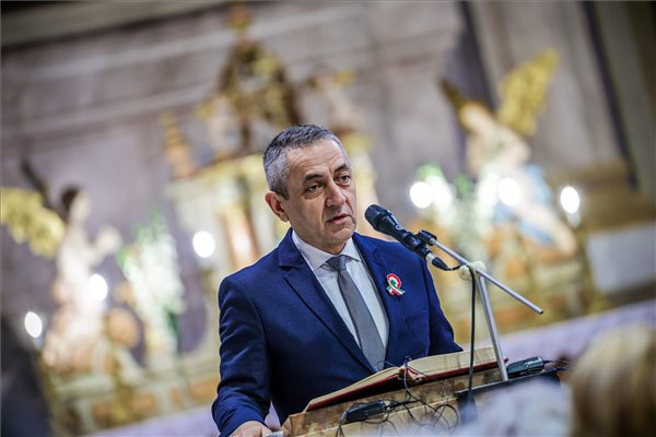 tolnamegyeihirek.hu - Ünnepélyesen átadták a megújult teveli templomot