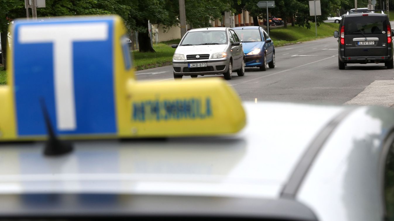 Katonák és szülők váltják fel az autós oktatókat?