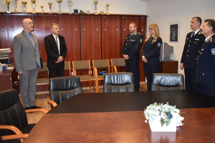 tolnamegyeihirek.hu - Elismerésben részesültek a vasúti közlekedés biztonságáért a dombóvári rendőrök