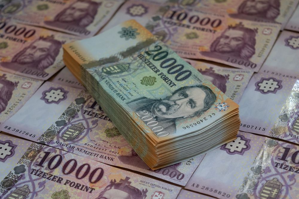 Már több mint 2000 milliárd forintnyi vagyont tartanak külföldi bankbetétekben a magyarok