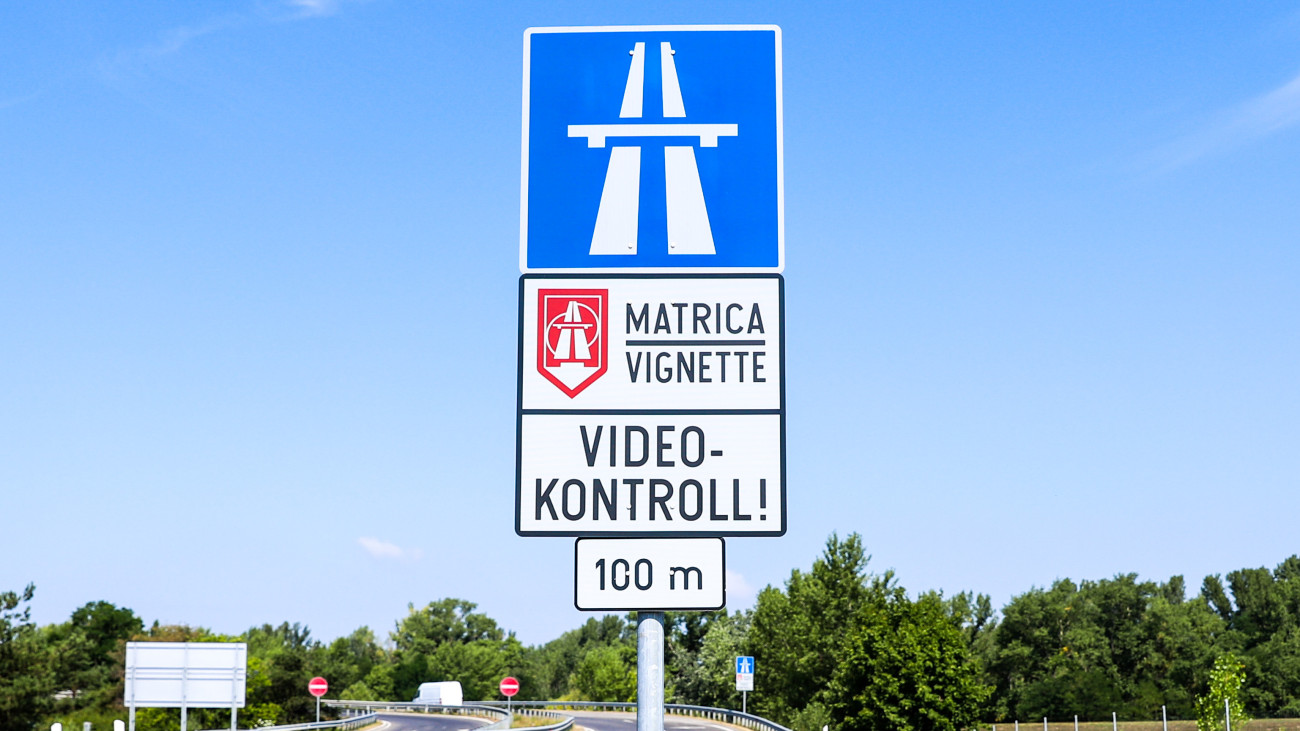 Már megvásárolhatók a jövő évi autópálya-matricák