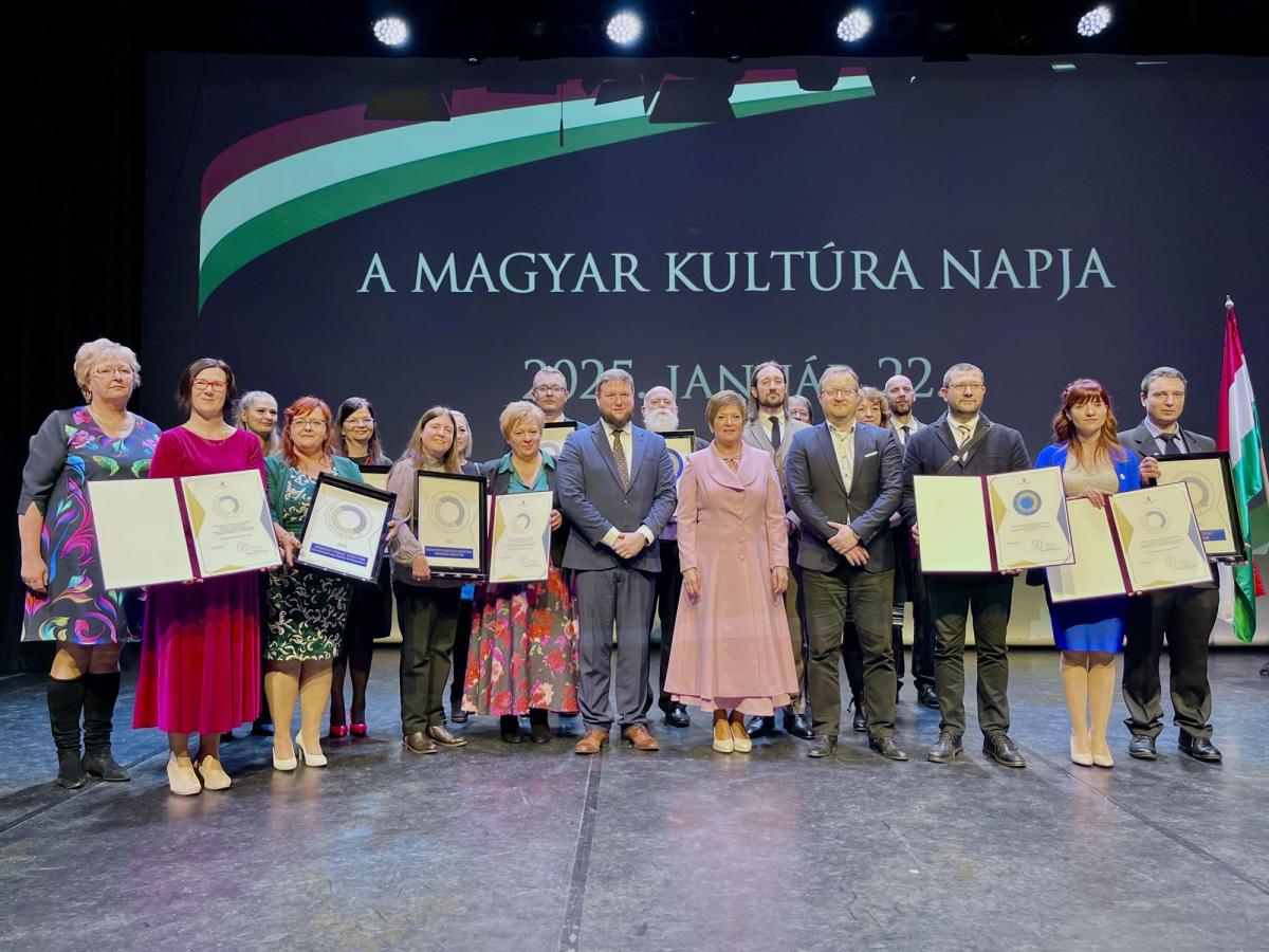 tolnamegyeihirek.hu - Minőségi díjat vehetett át az Illyés Gyula könyvtár