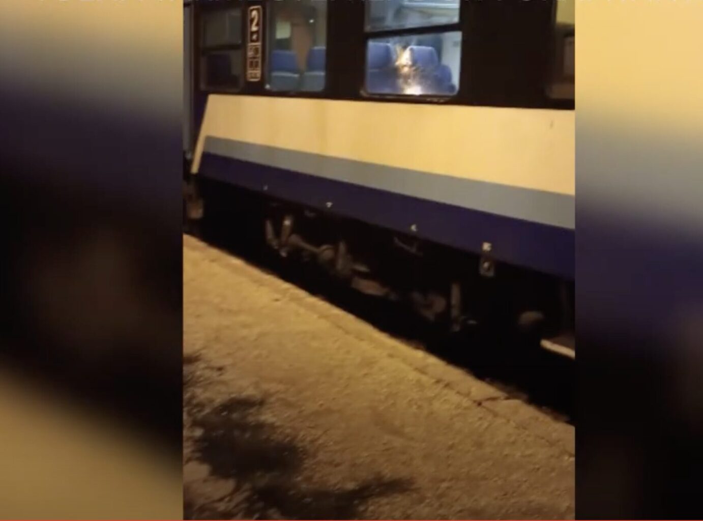 Késett a vonat, ezért bosszúból felgyújtotta az üléseit ( VIDEÓ)
