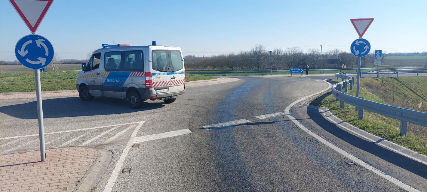 Teljes útlezárás Szekszárdon: üzemanyag folyt az úttestre