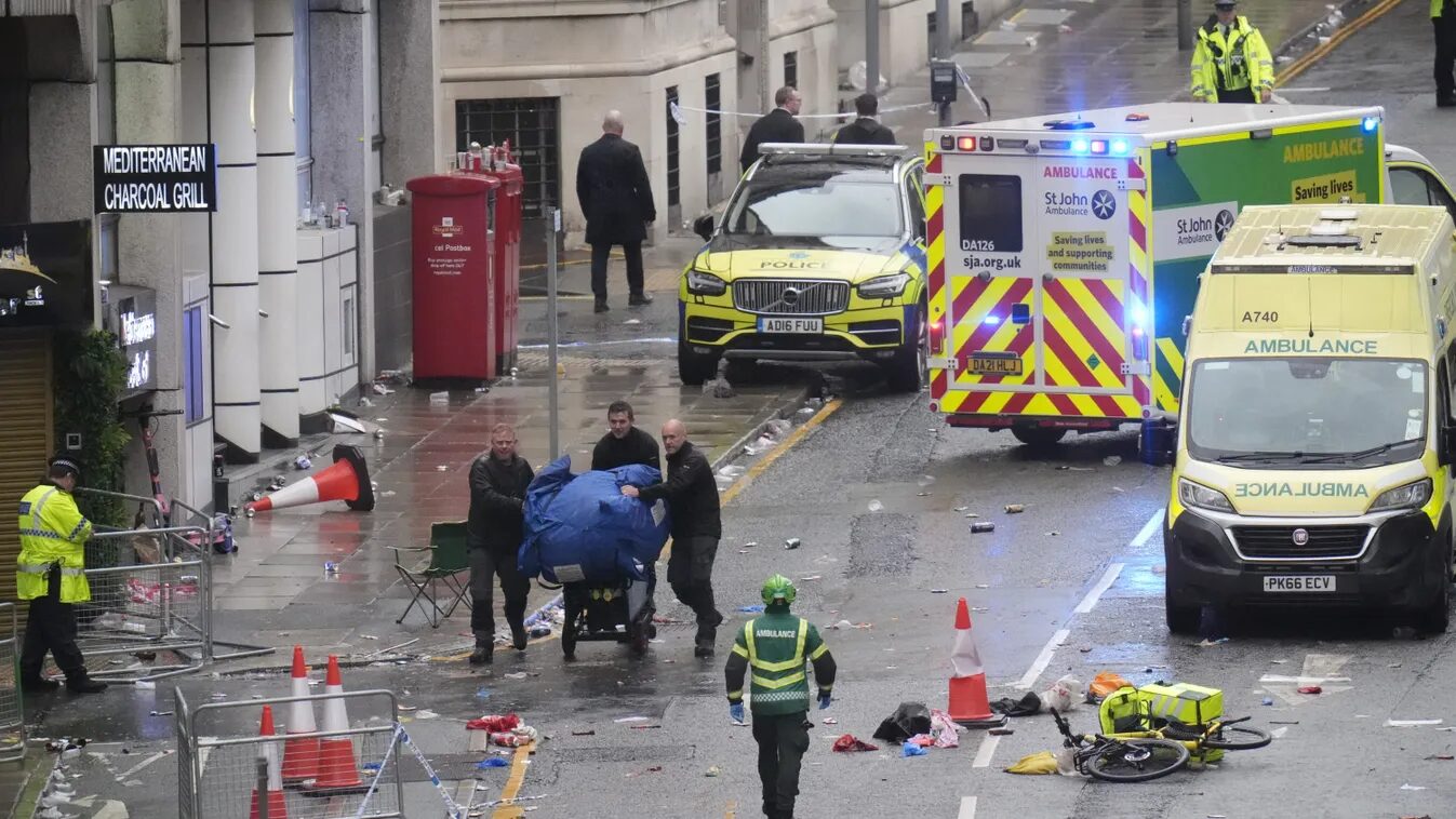 Autó hajtott a szurkolók közé Liverpoolban – 27 ember kórházba került