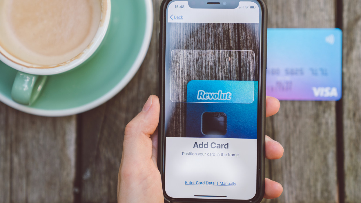 Fontos tudnivaló: figyelmeztetést küldött a NAV a Revolut-felhasználóknak