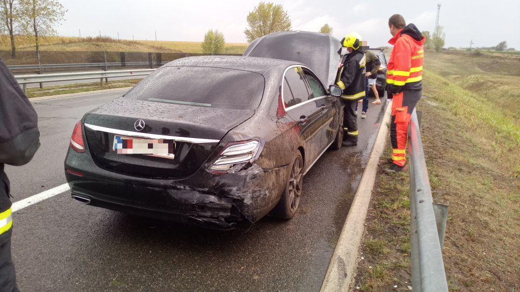 tolnamegyeihirek.hu - Két autó is szalagkorlátnak ütközött az M6-on vasárnap délelőtt - összefoglaló