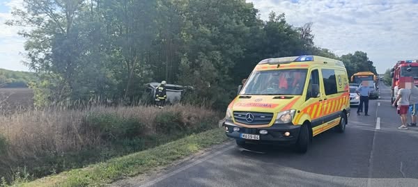 tolnamegyeihirek.hu - Teljes útzár a 6-os főúton, egy autós lesodródott