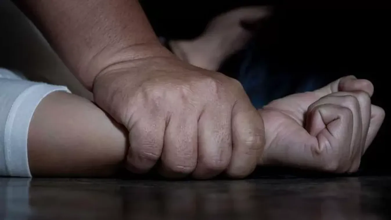Lánya molesztálása miatt hét év fegyházbüntetésre ítéltek egy Tolna vármegyei férfit