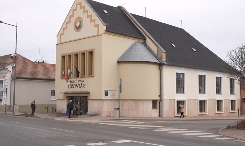 tolnamegyeihirek.hu - Író-olvasó találkozó Bartis Attilával
