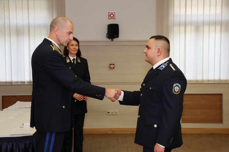 Jutalmat vehetett át kiemelkedő munkájáért Barna Péter r. őrmester