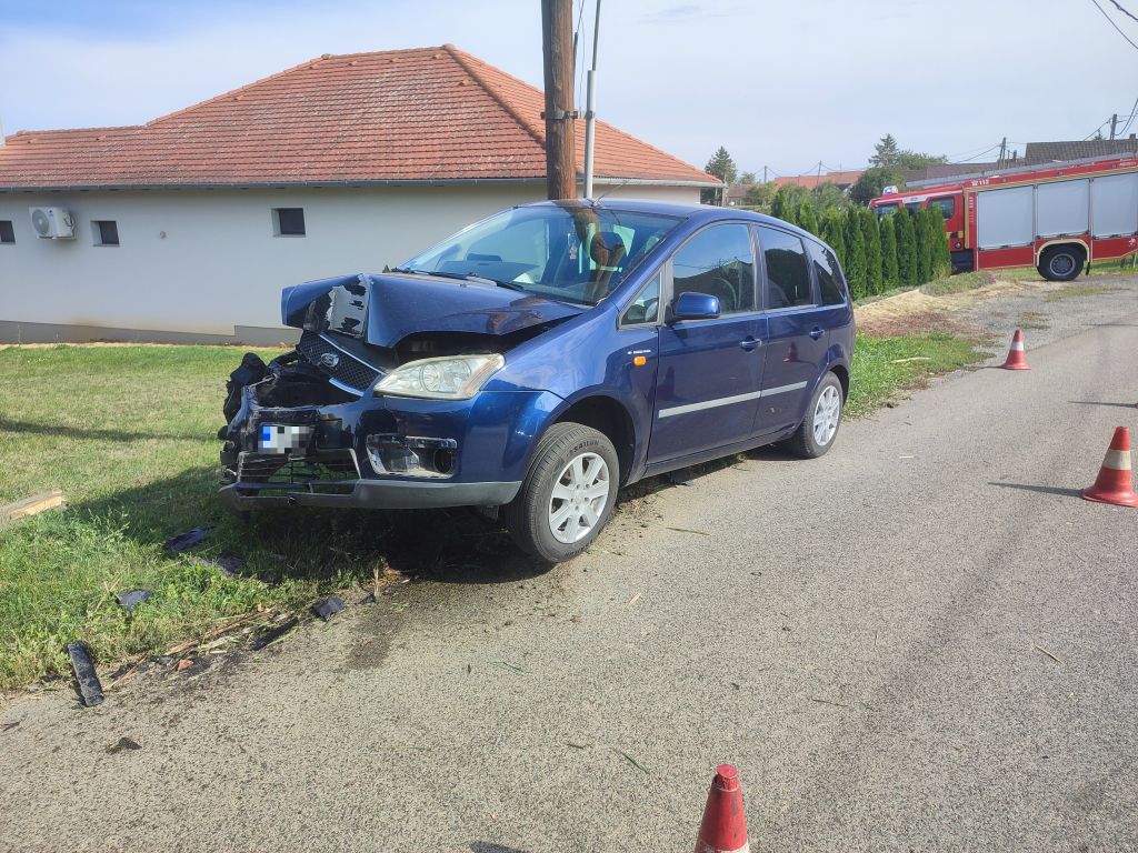 tolnamegyeihirek.hu - Fejtetőre borult egy autó az M6-oson - összefoglaló
