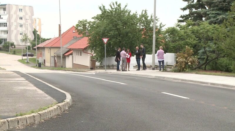 Járdafelújítási munkák zajlanak Pakson az Alkotók útján