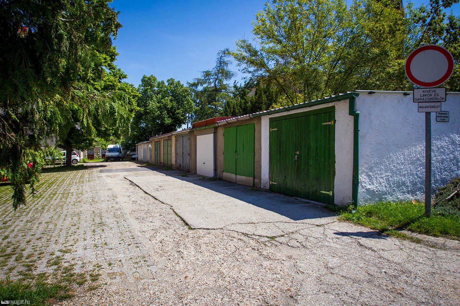 A lakóingatlanokkal együtt a garázsok ára is folyamatosan emelkedik