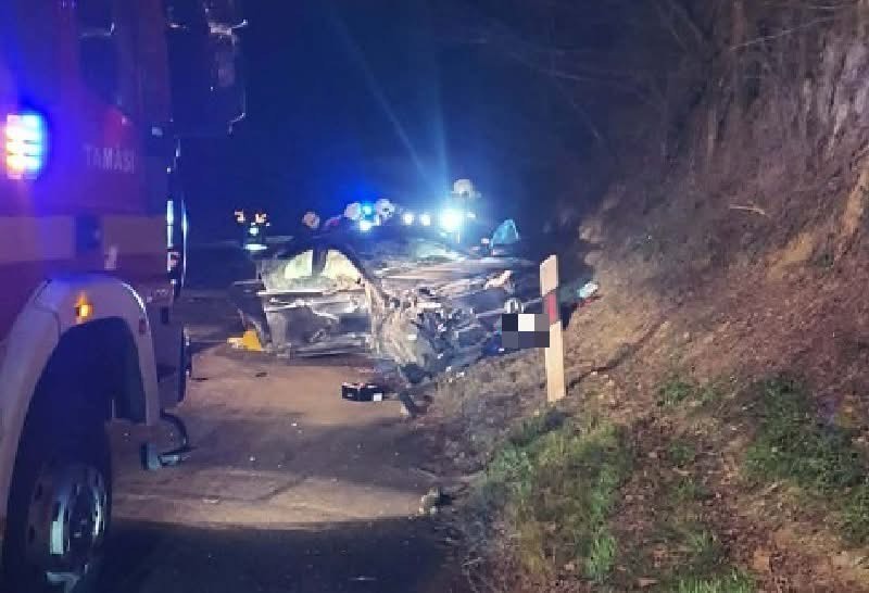 tolnamegyeihirek.hu - Újabb baleset - lesodródott az útról egy autó Pincehelynél