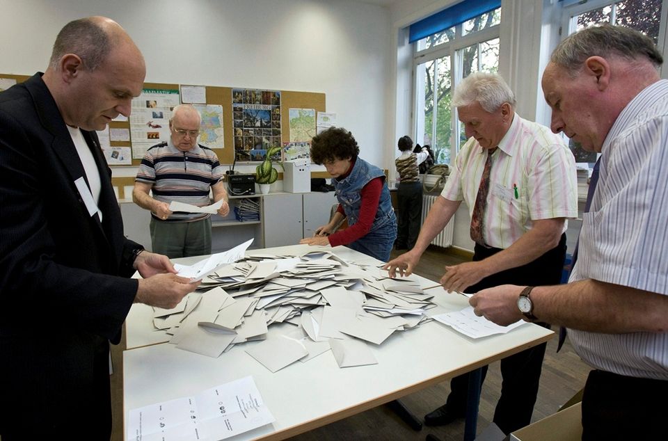 Jelentkezőket várnak a szavazatszámláló bizottságokba