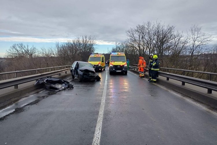 tolnamegyeihirek.hu - Baleset miatt áll a forgalom a 6-os főúton Bonyhádnál (FRISSÍTVE)