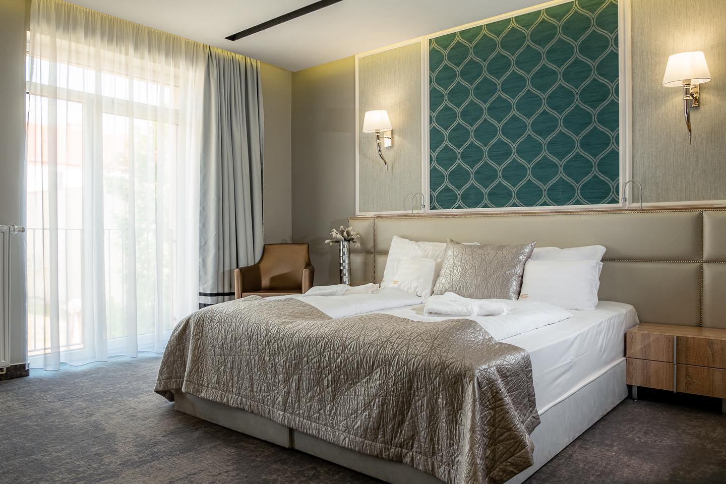Kifinomult elegancia, letisztult stílus – megnéztük a Hotel Merops Mészáros szobáit
