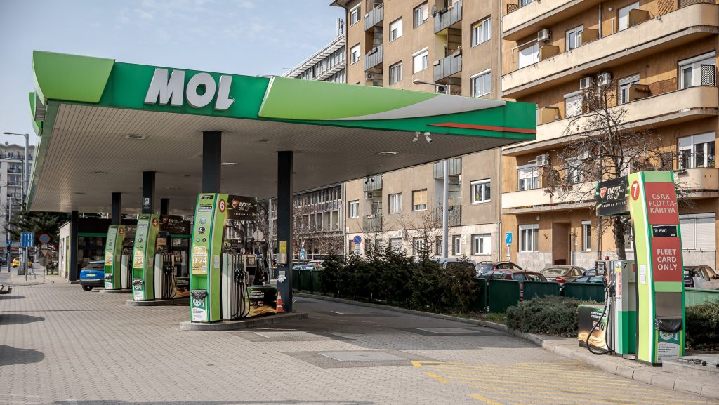 Március 31-én éjjel átmeneti korlátozások lesznek a Mol töltőállomásain