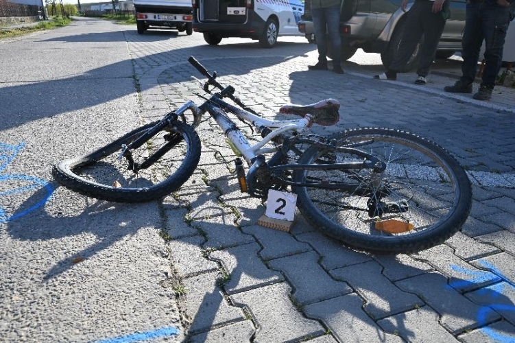 Kerékpárral balesetezett egy fiú Kakasdon, a mentők kórházba vitték