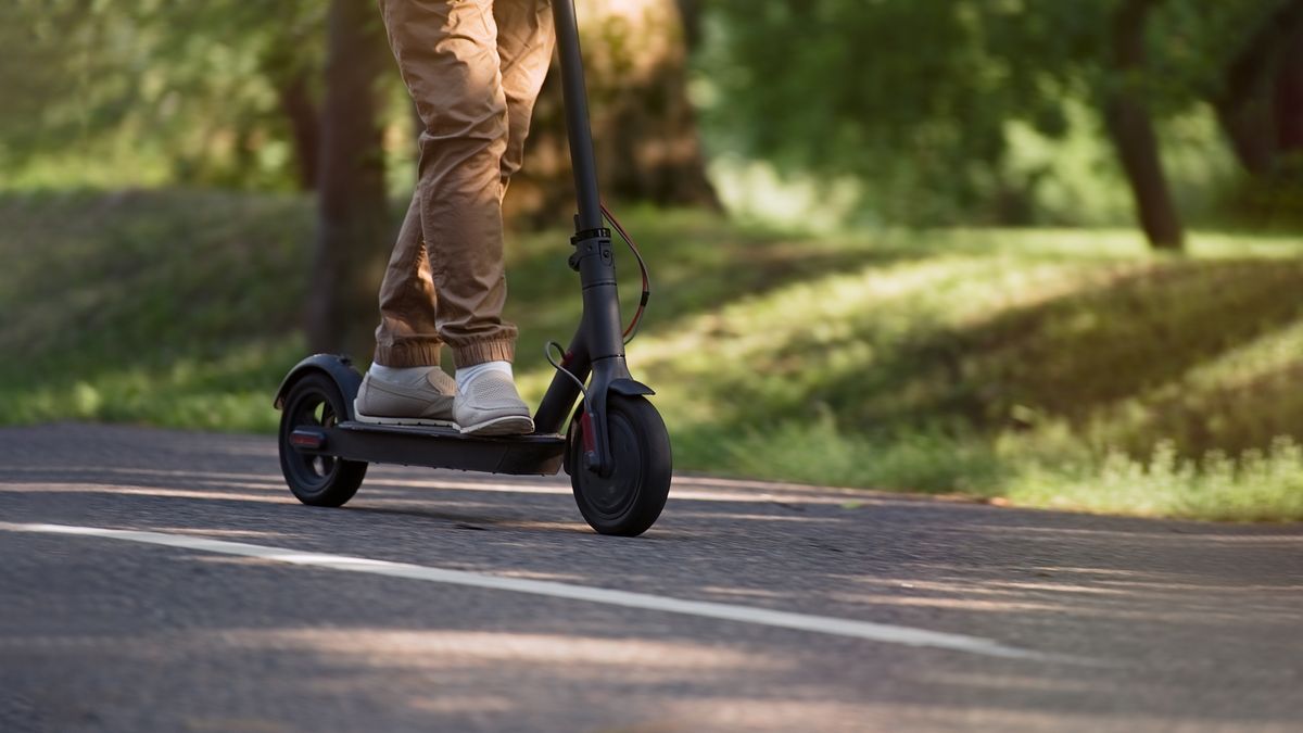 Biztosítási alkuszok: a robogók és az e-rollerek többségének továbbra sincs biztosítása