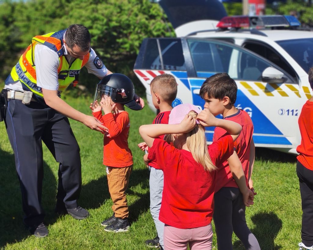 Interaktív programokkal és drogprevenciós előadással készültek a rendőrök