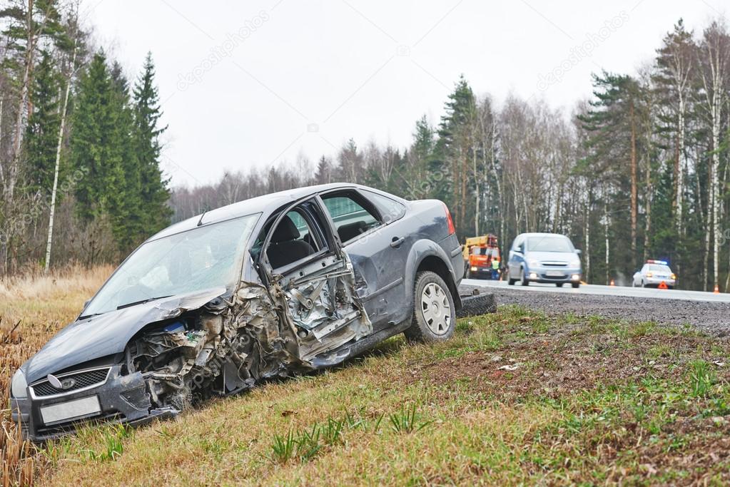 Árokba hajtott egy autó az M6-oson Dunaföldvárnál