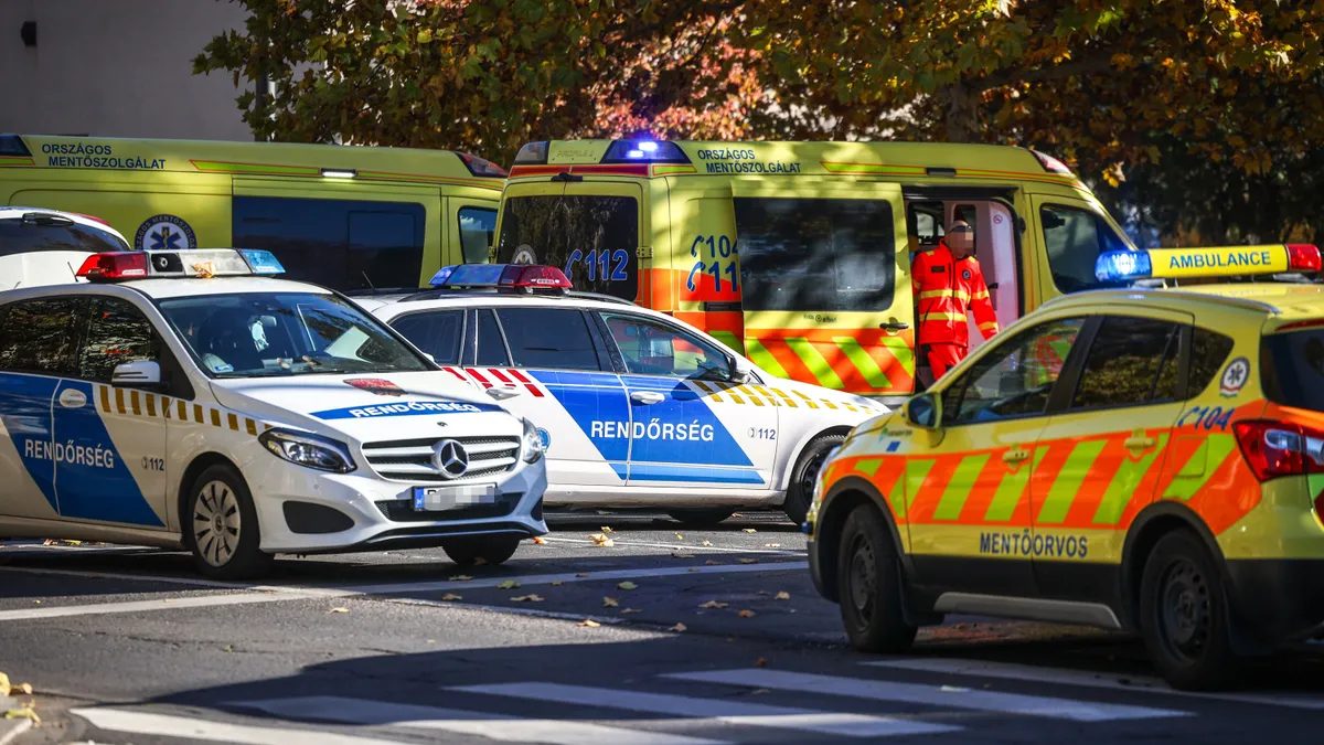 Hármas karambol az M6-oson, mentők is a helyszínen vannak