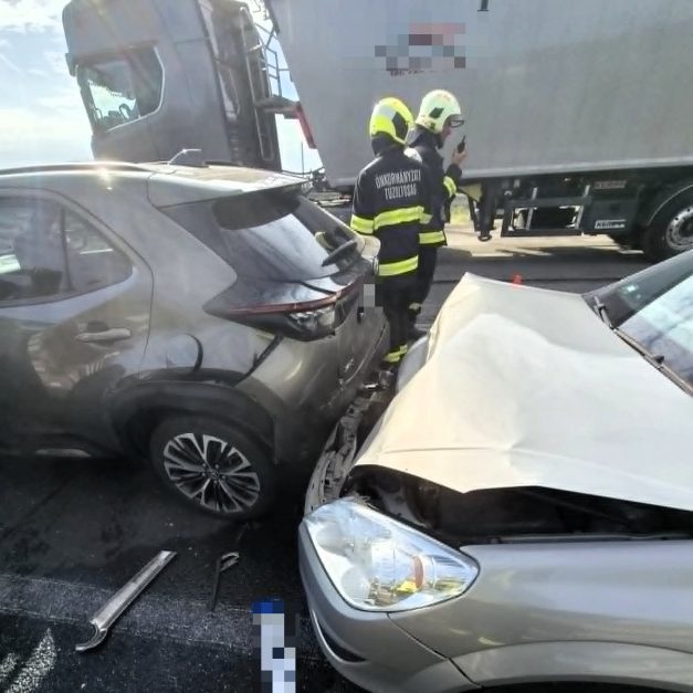 Szabadtéri tűz és reggeli hármas karambol – így telt a csütörtök a tűzoltóknál