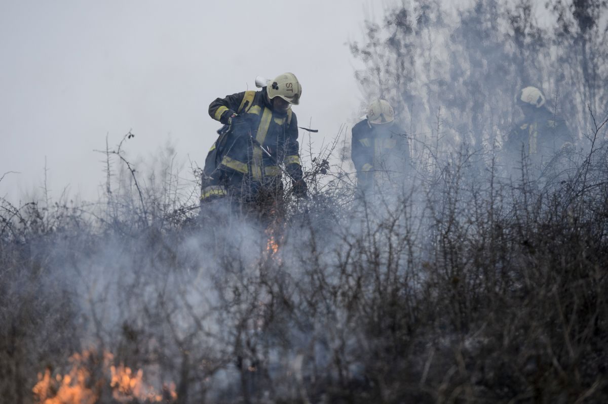 Óriási a kár, mintegy kétszáz körbála égett Nagykónyi közelében