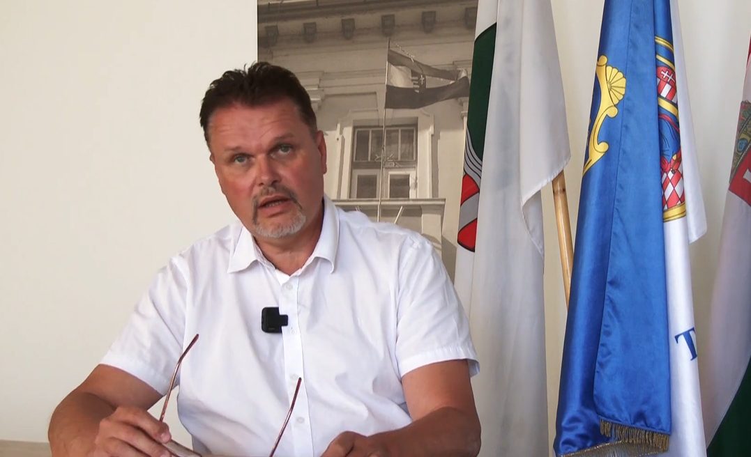 tolnamegyeihirek.hu - Testületi ülés Tamásiban: lemondtak a Közalapítvány kuratóriumi elnökei (VIDEÓ)
