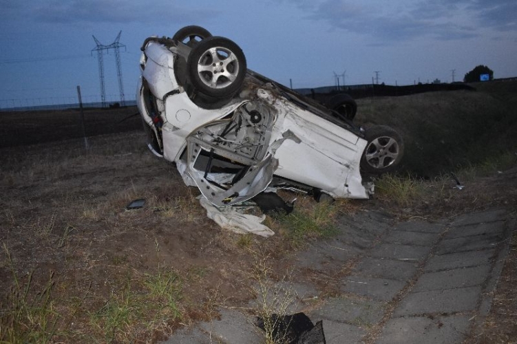 E-rolleres fiatalok estek el, árokba sodródott sofőr sérült meg a hétvégén