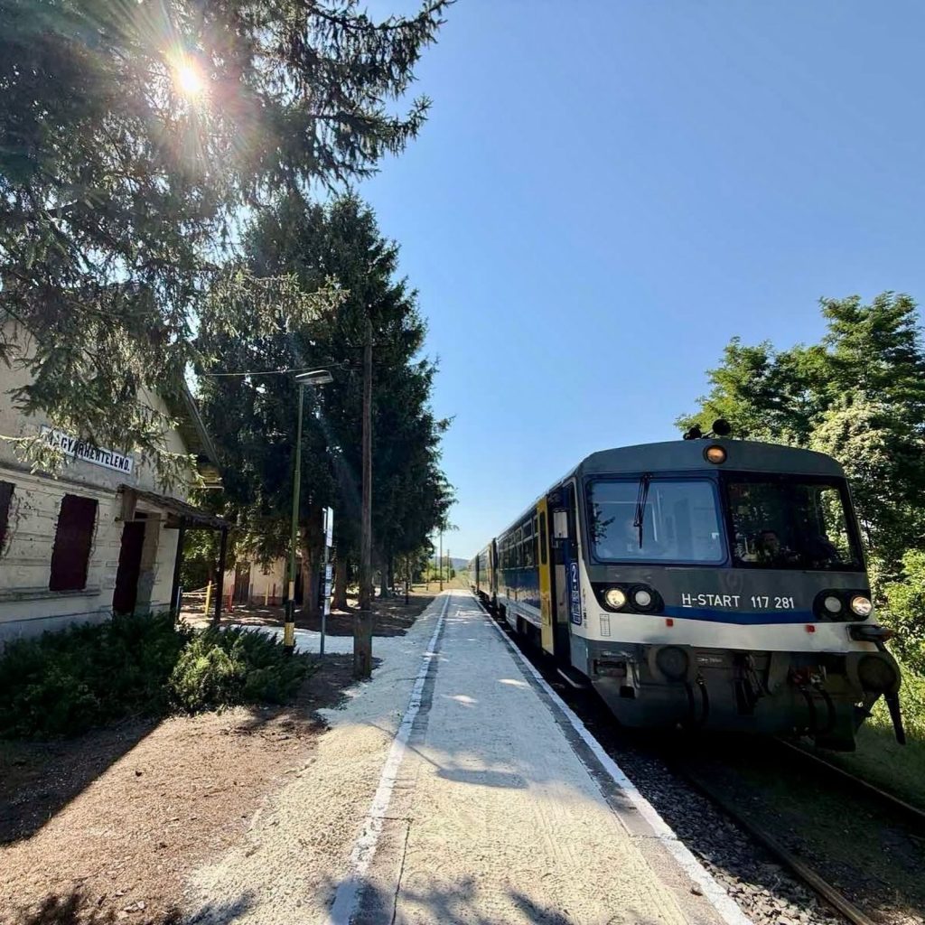 A mai naptól ismét közlekednek a személyvonatok a Dombóvár–Komló vasútvonalon