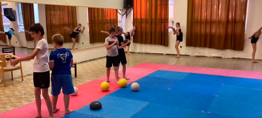 tolnamegyeihirek.hu - Nemcsak az edzésről szól: Különleges szakmai program várta a Tanren karatékáit
