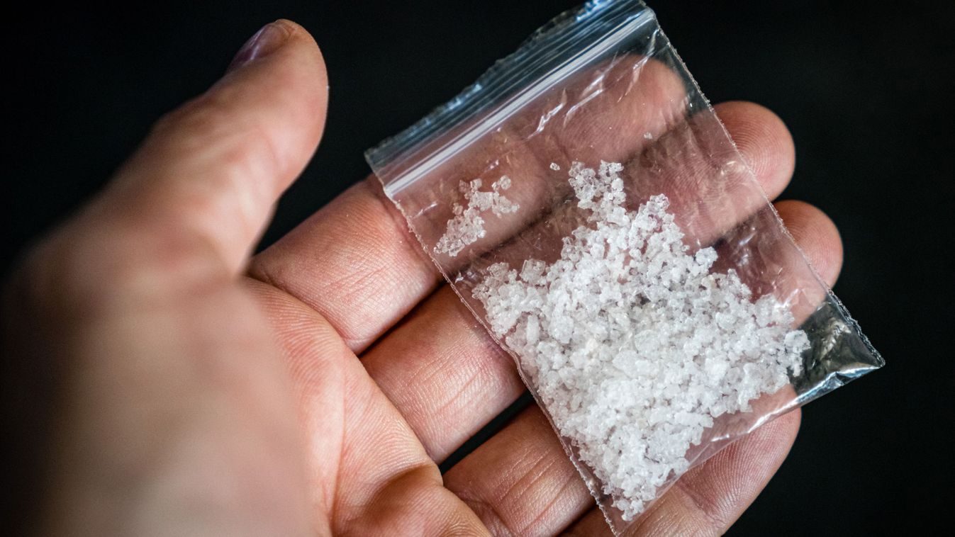 Bombát emlegetett, végül drogkereskedelem miatt bukott le egy ozorai fesztiválozó