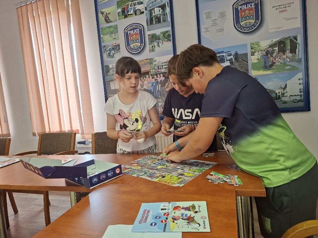 tolnamegyeihirek.hu - Nyáron is megelőző foglalkozásokat tartanak a dombóvári rendőrök