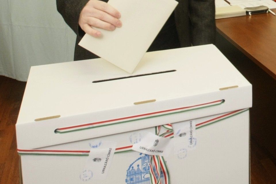 Naptárakat elő: kihirdették a bátaszéki időközi választás időpontját